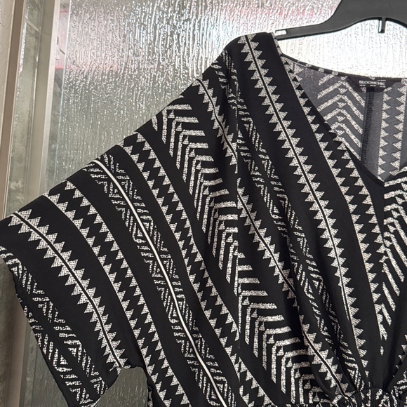 Black & White V-Neck Midi Dress with Elastic Waist - Picture 3 of 5